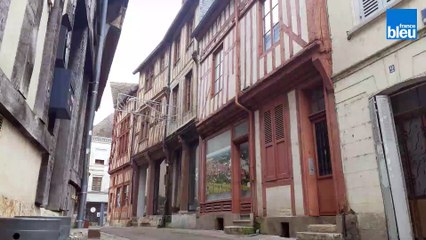 Visite du vieux Joigny avec Emmanuel Robert-Espalieu auteur du roman "Fleur de sang"