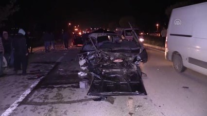 Üç otomobilin karıştığı kazada 1 kişi öldü, 4 kişi yaralandı