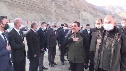 Yusufeli'nin yeni yerleşim yerinde 2 bin 200 fidan toprakla buluşturuldu