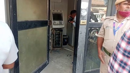 बदमाश एटीएम से 10 लाख रुपए पार कर ले गए