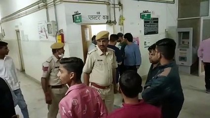 सडक़ हादसे में तीन सैलानियों की मौत, तीन जने घायल