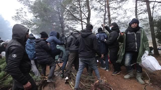 BEYAZ RUSYA - Düzensiz göçmenlerin Belarus-Polonya sınırındaki bekleyişi sürüyor