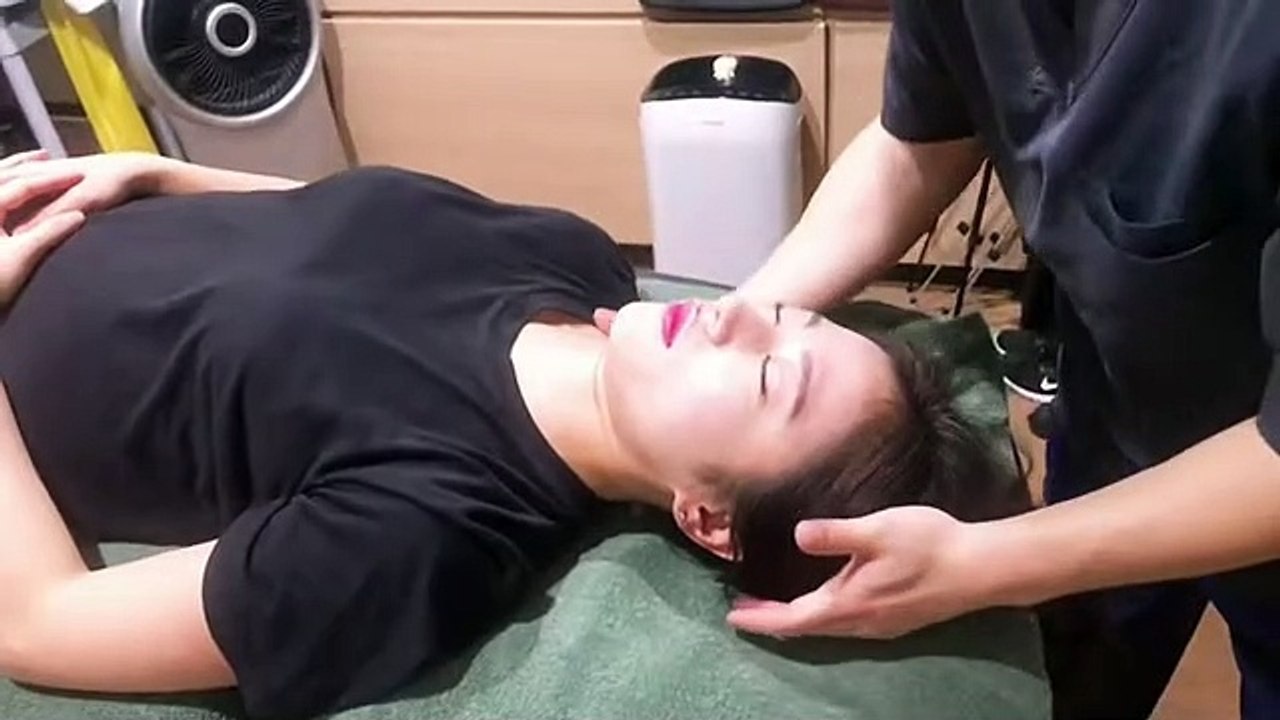 (도수치료)목이 뻐근할 때는 이곳을 풀어 보세요_Sternocleidomastoid Muscle Release Manual Therapy Technique-JK메디컬(치료편)