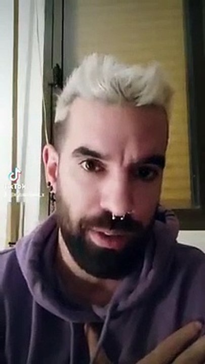 Un tiktoker pide "no darle ayudas" a los palmeros "que abandonaron sus animales"