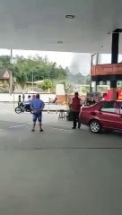 Homem coloca fogo no próprio veículo em Indaial
