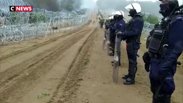 Des milliers de migrants bloqués à la frontière entre la Pologne et le Bélarus