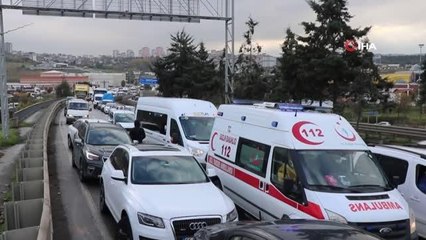 Tır ile kamyon çarpıştı, kilometrelerce kuyruk oluştu