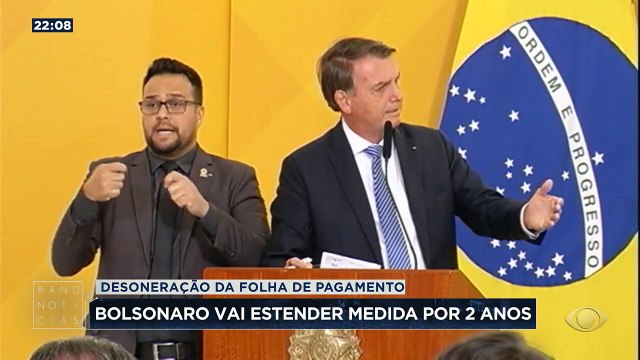 O presidente Jair Bolsonaro confirmou hoje que vai prorrogar por dois anos a redução de impostos sobre a folha de pagamentos dos setores que mais empregam no país.