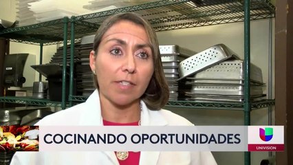 Aprendices de cocina superan obstáculos para reintegrarse en la fuerza laboral