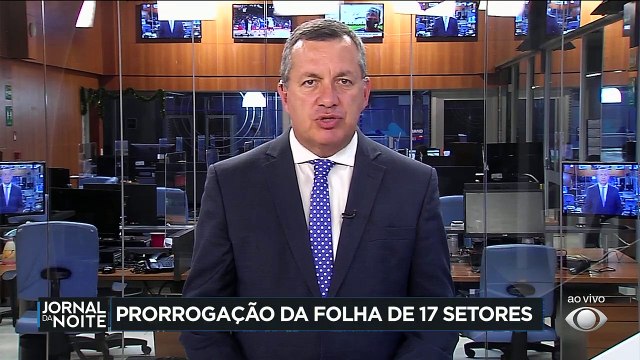 O presidente Jair Bolsonaro afirmou que vai prorrogar a desoneração da folha de pagamento de 17 setores por dois anos.