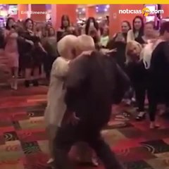Abuelitos bailando reggaeton