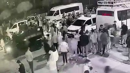 Düğün sırasında ortalığı savaş alanına çevirdiler