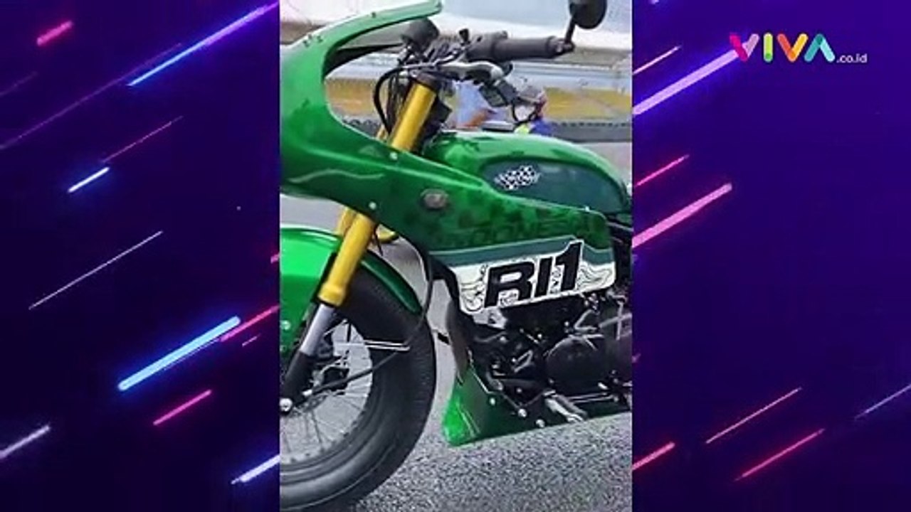 Gaya Jokowi Jajal Sirkuit Mandalika Pakai Motor 'RI 1'