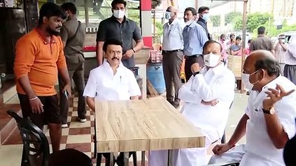 "தம்பி சூடா ஒரு டீ சொல்லு".. திடீரென சாலையோர டீ கடைக்கு வந்த முதல்வர் ஸ்டாலின்.. வைரல் வீடியோ உள்ளே!