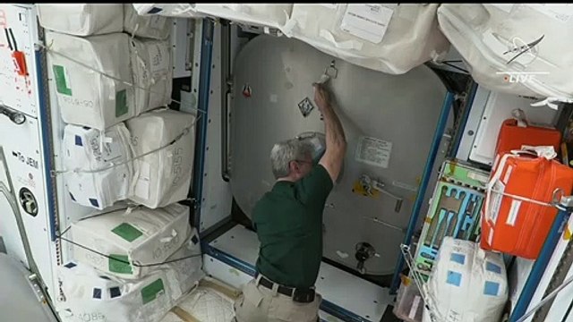 التحام مركبة سبايس اكس وعلى متنها أربعة رواد بمحطة الفضاء الدولية