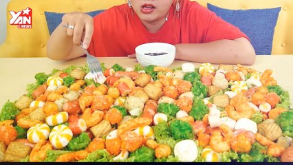 Thí nghiệm có gì trong cá viên, xúc xích mua ở vỉa hè: Phóng to lên 800 lần mới thấy | Điện Ảnh Net