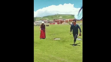 Ese rugido no le ayudó mucho ! jaja