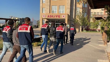 Son dakika! KAHRAMANMARAŞ VE GAZİANTEP'TEKİ DEAŞ OPERASYONUNDA 3 ŞÜPHELİ TUTUKLANDI