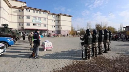 Özel öğrenciler Mehmetçik ile buluştu