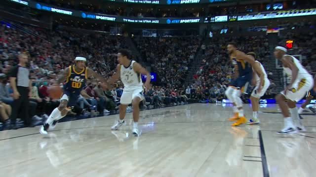 Clarkson's no-look pass sets up Gobert dunk