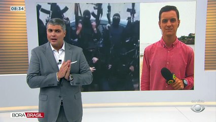 Milicianos incendiaram dois postos de combustíveis depois que os donos se recusaram a pagar uma taxa.