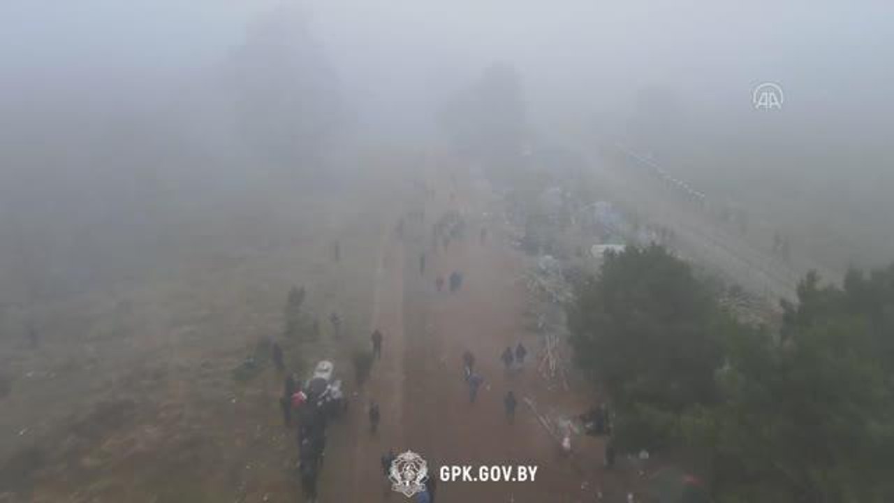 Düzensiz göçmenlerin Belarus-Polonya sınırındaki bekleyişi havadan görüntülendi