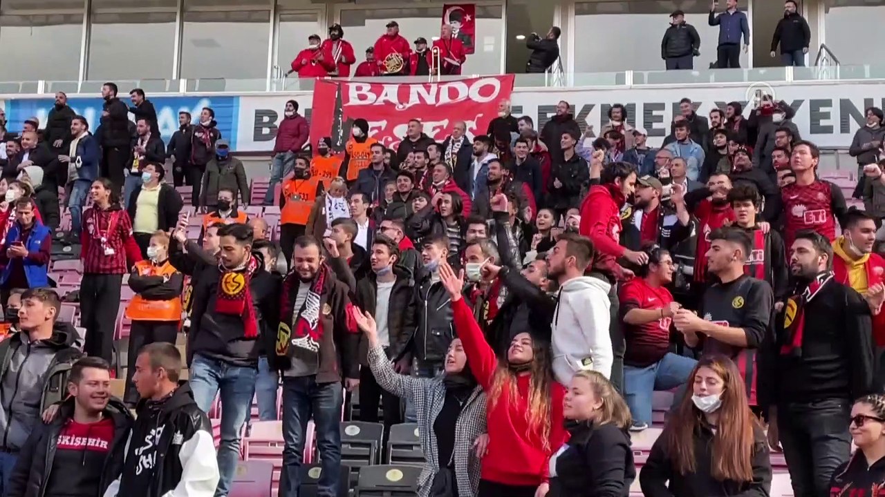 Eskişehirspor tribünlerinin efsanesi "Bando Es-Es" hüzünlü çalıyor