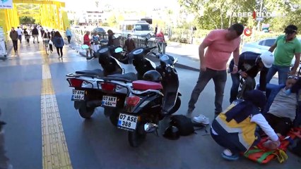 Antalya'da kaza geçiren yaralı turist sedyeye alınırken bile purosunu içmeye devam etti