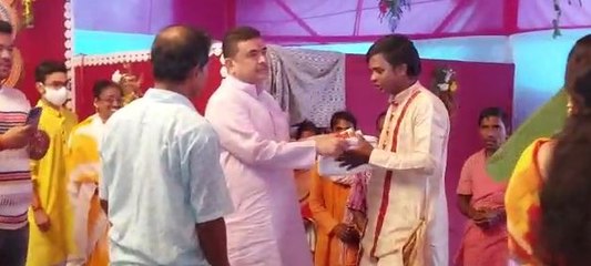 মহাঅষ্টমীর পূর্ণ তিথিতে নিজের বাড়িতে জগদ্ধাত্রী মায়ের কাছে অঞ্জলি দিলেন শুভেন্দু অধিকারী