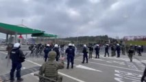 Son dakika haber! Belarus sınırından Polonya tarafına geçmeyi başaran düzensiz göçmenler güvenlik güçlerince gözaltına alındı