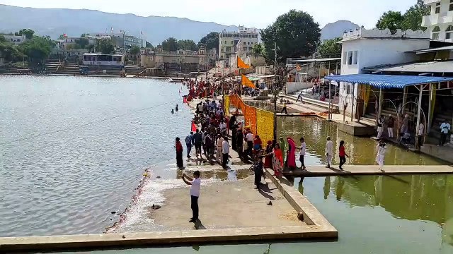 Pushkar Mela 2021: मंत्रोच्चार से गूंज रहे पुष्कर सरोवर के घाट
