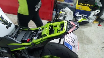 Unboxing y montaje intermitentes dinamicos Led Z900 2021 y kit de adesivos Supreme Graphix