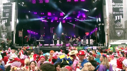 Thousands gather to celebrate opening of Cologne Carnival after COVID hiatus