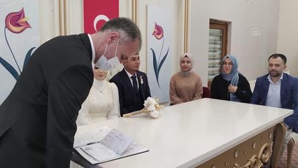 Endonezya'da tanışan çift dünya evine girdi