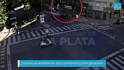 Cruzaron un semáforo en rojo y terminaron todos golpeados