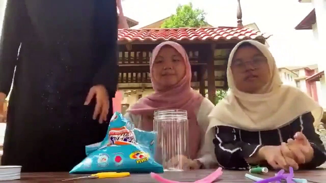 Este mono odia las fiestas pequeñas!