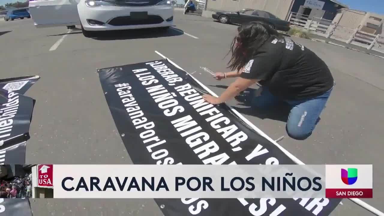 Entrega de juguetes a menores albergados en el centro de convenciones
