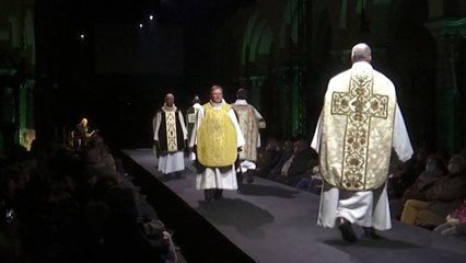 Eglise : la haute couture liturgiques tient aussi son défilé