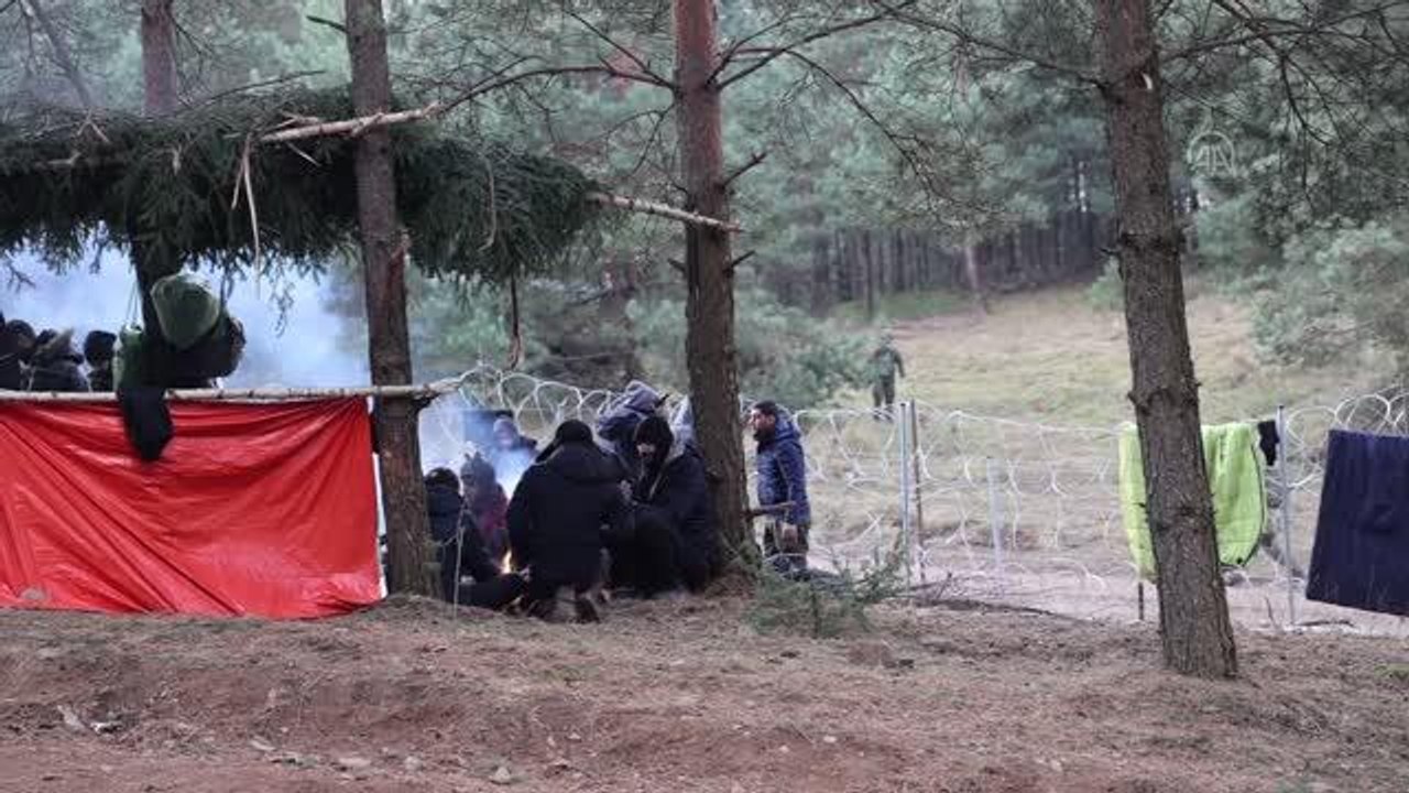 BEYAZ RUSYA - Düzensiz göçmenlerin Belarus-Polonya sınırındaki bekleyişi sürüyor