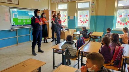 Narkotik köpeği "Radar" öğrenciler için gösteri yaptı