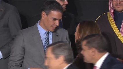 Pedro Sánchez y Kamala Harris, juntos en la foto de familia de la Conferencia Internacional sobre Libia