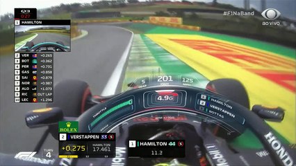 Após ser o mais rápido na classificação, Hamilton largará em primeiro na sprint, seguido por Verstappen.