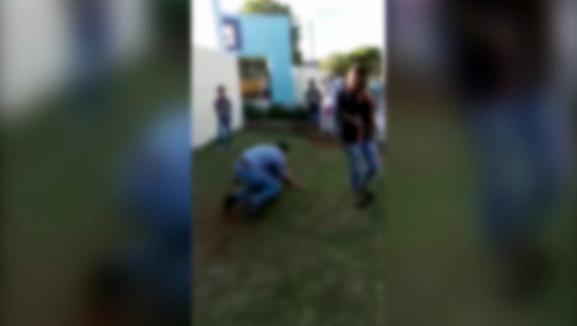 O que está acontecendo com esses alunos? Mais uma briga é registrada na saída de escola; veja o vídeo