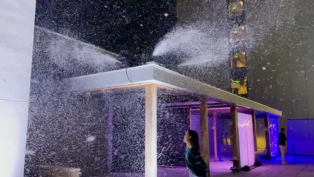 Texas families get a unique taste of winter at Texas-shaped lazy river