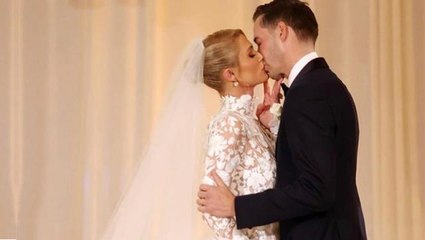 Paris Hilton, dördüncü nişanlısıyla evlendi! Peş peşe giydiği gelinliklerle göz kamaştırdı