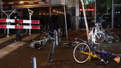 Reaktion Randale: Straßenschlachten nach Verhängung von Teil-Lockdown