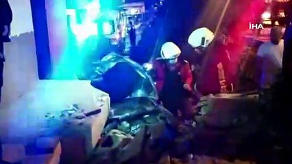 Otomobil evin duvarına çarptı: 3 yaralı
