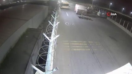 Havalimanında transit kargo paketlerinden hırsızlık yapan şahıslar tutuklandı