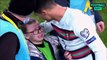 Cristiano Ronaldo offre son maillot à une petite irlandaise en larmes qui avait envahi le terrain