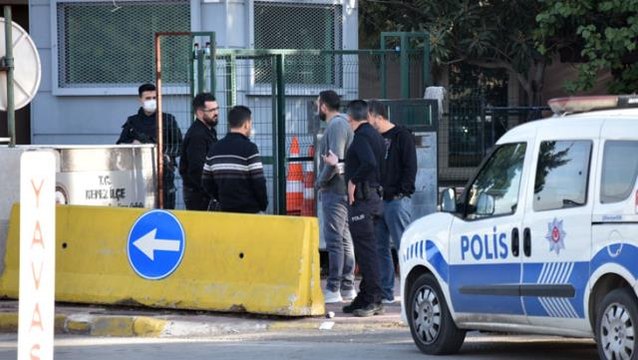 Emekli polis, kaybettiği cüzdanı için gittiği polis merkezinde havaya ateş açtı